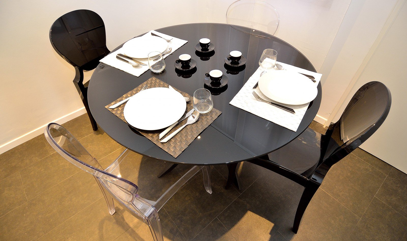 apartment grifondoro - table