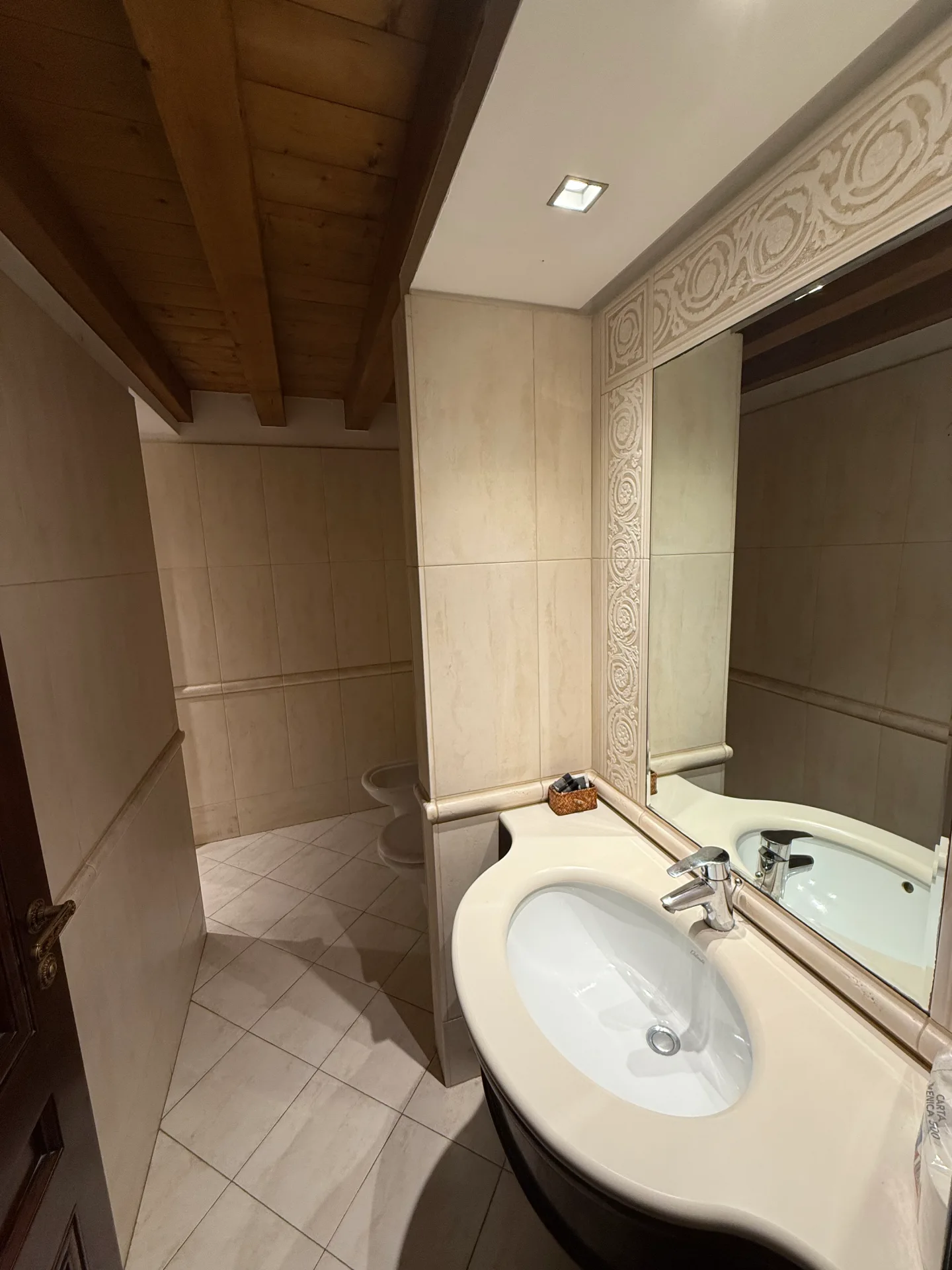 ghetto 1 - bathroom 2