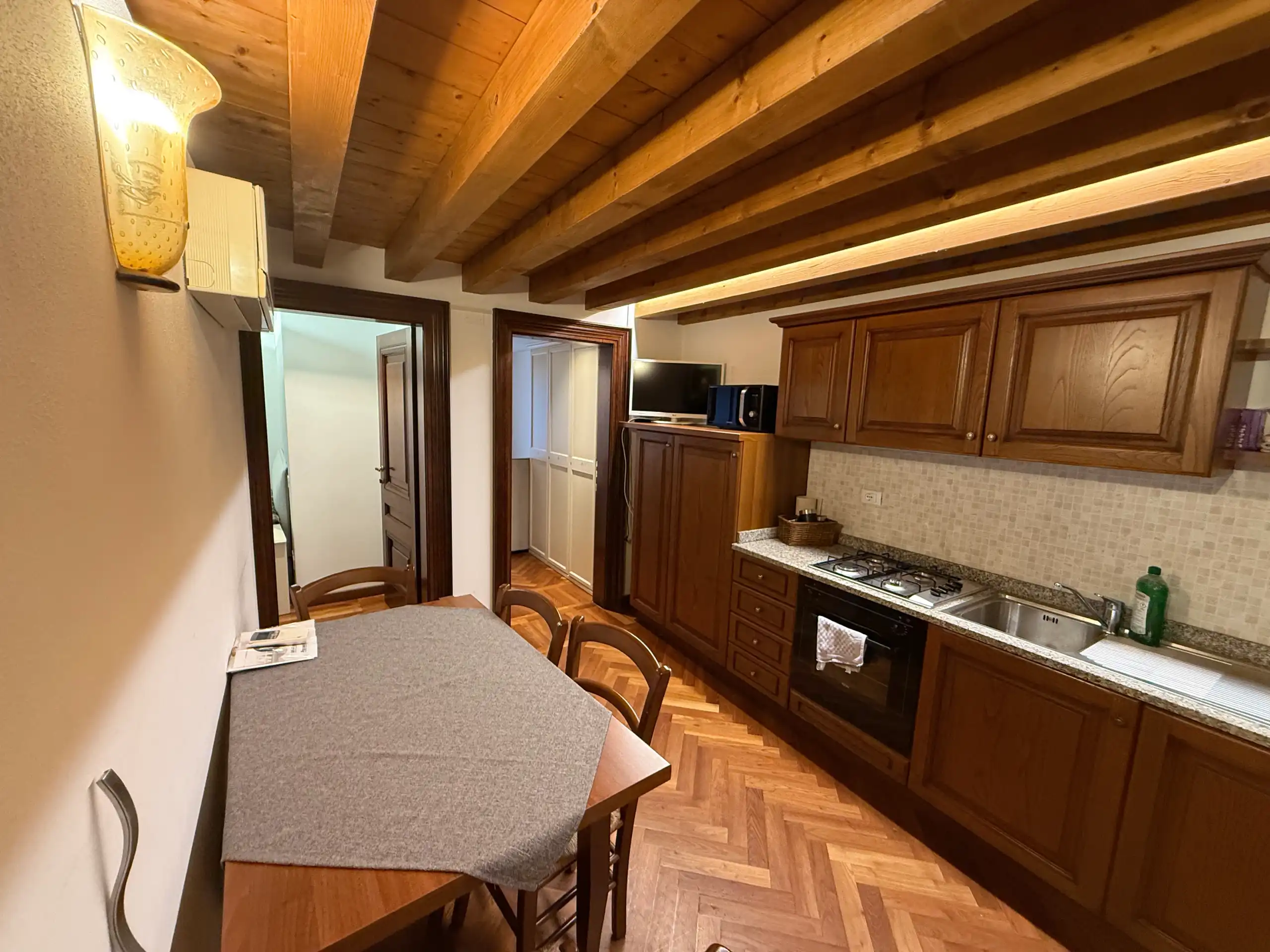 ghetto 1 - kitchen 1