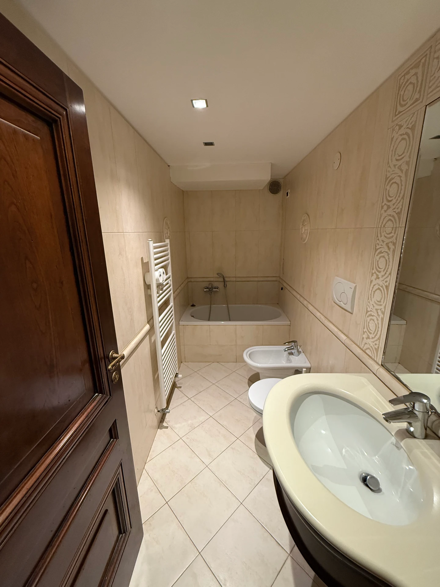 ghetto2 - bathroom 2